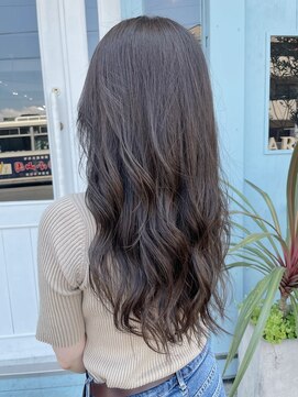 フース(Hus) アッシュベージュ ロングヘア