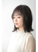 ２０代３０代大人可愛い艶感グレージュ切りっぱなし外ハネボブ