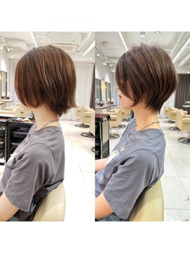 アンド ストーリーズ(&STORIES) 前髪あり耳掛け丸みくびれショートボブ20代30代40代50代（蘭）