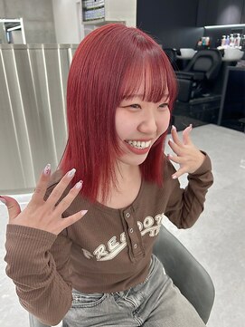 シイム(CYM) 顏周りレイヤー/ギラギラレッドカラー/ミディアムレイヤー