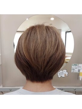 ミリール (Mireel) 脱白髪染め/前下がりショート/ブラウンベージュ