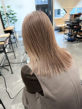 エレクシィ(ELEXY) ナチュラルベージュ セミロングスタイル