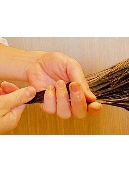 圧倒的な手触りと艶を与える為に超音波による超浸透テクノロジーでうる艶髪の最高峰【美髪】へ導きます♪