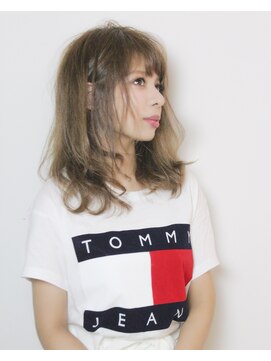 コッチ(kocchi.) 大人可愛い鎖骨ミディアムアッシュグレー