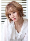 ショートボブ×ゆるふわパーマ×くすみベージュでモテヘアに！