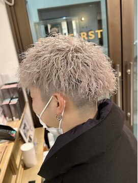 コワファーストナガサキシャンプーボーイ(COIFF1RST NAGASAKI SHAMPOO BOY) ブリーチパーマ　ツイストパーマ　シルバーカラー