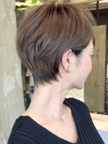 ロビー 表参道(ROBBY)&nbsp;ショートヘア/レイヤー/分け目なし/前髪あり流し/30代・40代