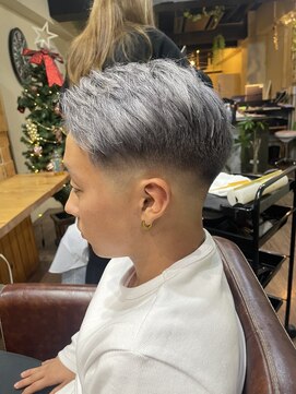 ルーキス(LUCIS) シルバーカラー×スキンフェード