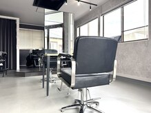 ブースト(BOOST)の雰囲気（1棟全体が当店舗。1F/2Fに分かれたフロアで都会的でクールな印象）