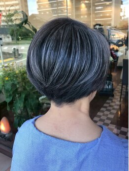 アトリエ モガ(アトリエ MOGA)の写真/大人女性の髪に、ダメージレスな白髪ぼかしで自然な美しさを。毎日のスタイリングも楽しくなるカラー