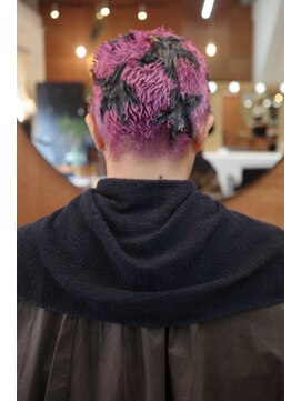 エディ(Edy) スパイキーショートケアブリーチダブルカラー外国人風眉毛カット