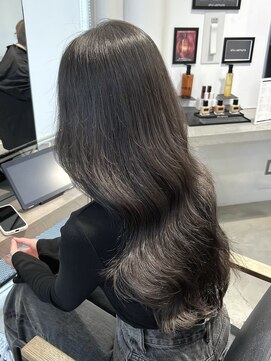 ブランコトレス 鏡島(BLANCO tres) レイヤーカット/イルミナカラー/アッシュグレージュ