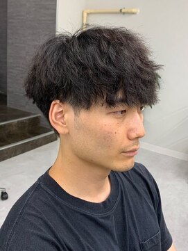 ジーニー 本厚木(Genie) フェザーパーマサーフカール刈り上げセンターパート