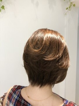 コム(com by neolive) 夏色前下がりボブ さらツヤ