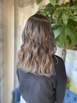 アクビ(AKUBI) グラデーションカラー