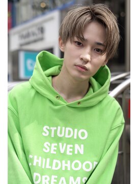 ジョエミバイアンアミ(joemi by Un ami) 《joemi 新宿》ミルクティーベージュのセンター分けヘア　近江