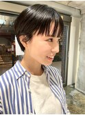 タイトな黒髪ショート
