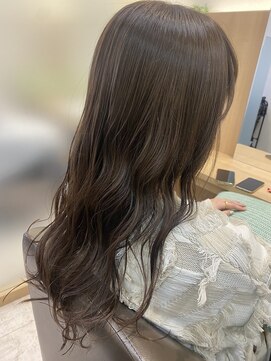 ウイバイファースト(u'i by first) ナチュラル/ブラウン/艶増しカラー/明るすぎない/ミディアム