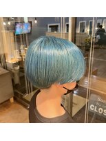 ブレス ヘアー リーベ(Bless HAIR Liebe)&nbsp;10代20代デザインカラーシアーブルー前下がりセンターパート