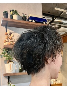 アット(At.) 【ツイストスパイラル】を楽しんで♪ハード系エレガント!