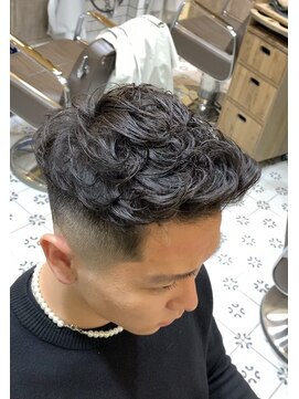 グルーマーズトウキョウ 渋谷店(GROOMER/S TOKYO) スペインカール 波巻きツイストスパイラル フェード カット