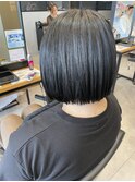 ブリーチなしで透明感のブルーブラックぱっつんボブ