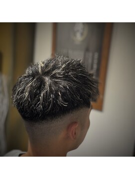 美容処 待庵 タイアン(taian) フェード／ホワイトメッシュ/ツイスト