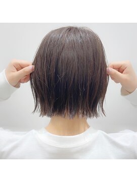 カサネ(KASANE) 切りっぱなしボブ　柔らかブラウン　外ハネ　ショート　長崎