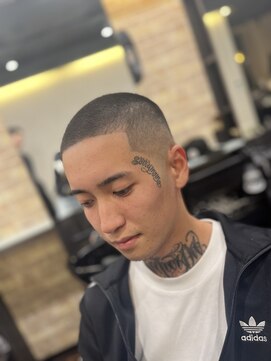 バーニーズ バーバークラブ(BARNEYS BARBER CLUB) バズカット