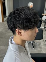 ヒュイル バイ ニアウ(Hwyl by Niau) メンズカットパーマシャドウパーママッシュ刈り上げナチュラル