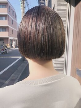 ハラカラ harakaraの写真/大人女性の為の上質なグレイカラー。透明感のある艶やかな仕上がりで、大人の上品なヘアスタイルに。