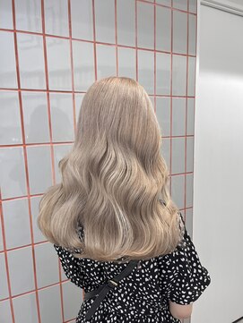 ペレ 渋谷(PELE) 斜めバング/グレージュカラー/シルキーベージュ/渋谷/渋谷駅