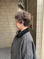 イズミ(Izumi) くるくるショート