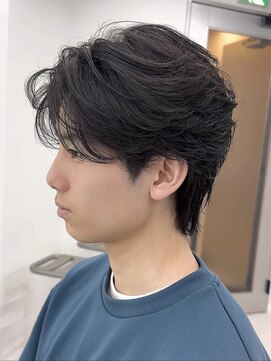 リヴ オオサカ(LIV OSAKA) センターパートフェザーショートフェザーパーマ毛流れウルフ