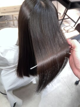 ディスオモテサンドウ 表参道(This OMOTESANDO) 縮毛矯正スタイル