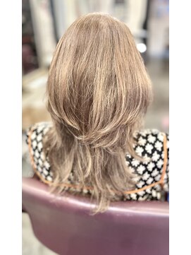 サーティエイト(38) 大人女子ウルフレイヤー/ベージュアッシュ/白髪ぼかし/髪質改善/