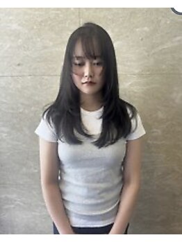 クローバー(CLOVER)の写真/韓国風レイヤーでトレンドを先取り!レイヤーカットで小顔効果も◎♪