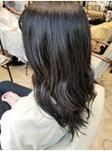 限りなく黒に近いアッシュグレーのロング