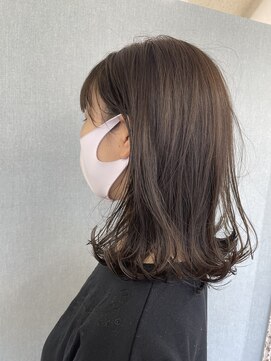 プラーグ ヘアー(Prague Hair) 外はねロングボブ