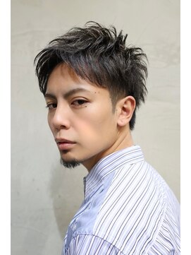 ルーツ(ROOTS) 大人の雰囲気を一気に高めるベリーショート