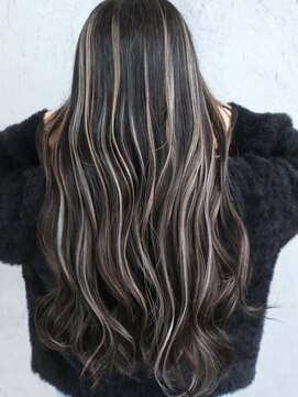 マリアナ(Mariana) ハイライトショートヘアレイヤーカットダブルカラー