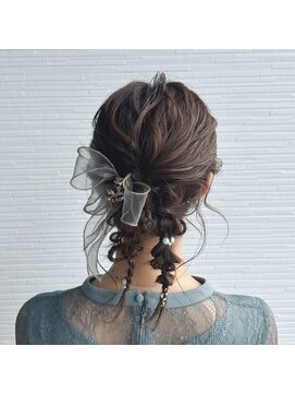 アパートメントヘアー リボンアレンジゆるふわあみおろしシアーカラーおくれ毛