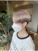 ハンサムショート マッシュヘア ミルクティーベージュ ブリーチ