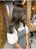 オリーブベージュ