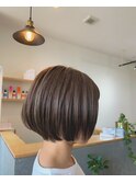 白髪ぼかしハイライト×くびれショートボブ