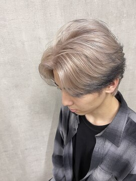 ジーナ 天神(Zina) ホワイトブロンド/エンドカラー/センターパート