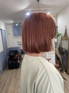 アイリス トーキョー(IRIS Tokyo) ボブスタイルにツヤ感オレンジカラー