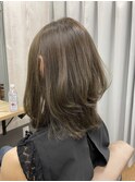 オリーブベージュ