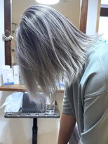 ブレイズヘアー(BLAZEhair) 【筋感デザイン】ホワイトバレイヤージュ×ブリーチ2回