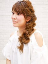 ミーティア バイ クアトロ(Meteor By QUATRO)&nbsp;プリンセス風編み込みアレンジ